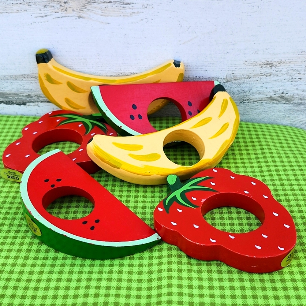 VTG REED WOODEN FRUITY NAPKIN RINGS